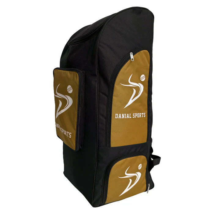 DS Star Duffle Bag Black/Yellow - Image 4