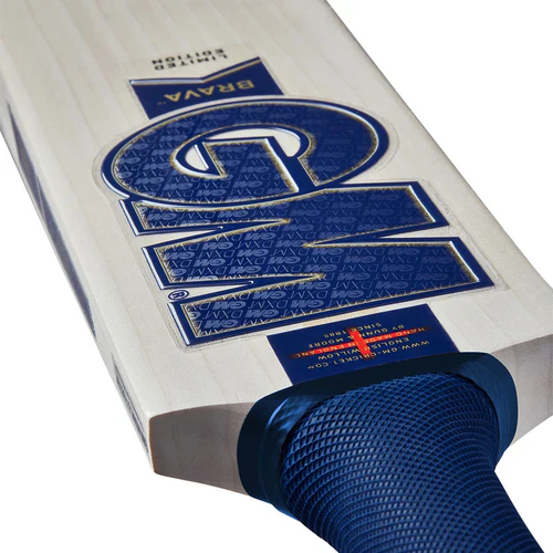 Gunn And Moore Brava 808 Cricket Bat - Image 2