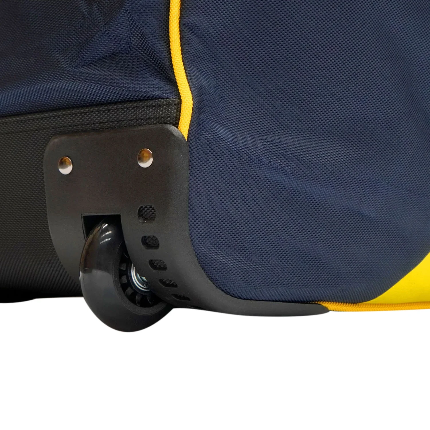 Masuri C Line Wheelie Cricket Bag - Image 3