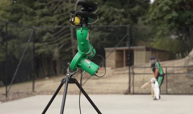 Paceman 176 XT Cricket Bowling Machine - Image 3
